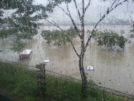 1462878652323_asia-floods-rain-general-th3