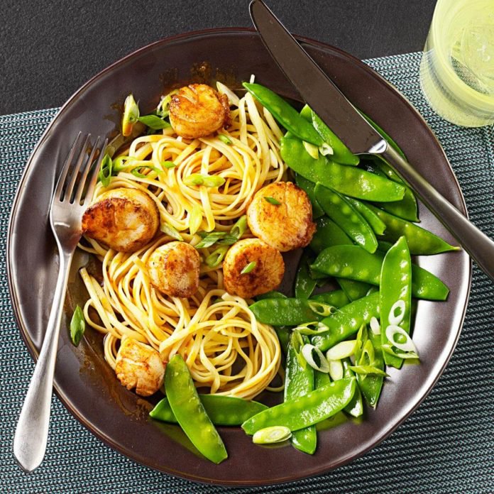 Scallops-with-Chipotle-Orange-Sauce_exps33334_SD2232457B08_18_1bC_RMS-1-696x696