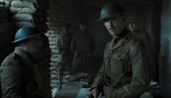 بندیکت کامبربچ در کنار آدریان اسکاربرو در فیلم 1917.
