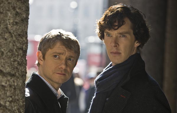 بندیکت کامبربچ در کنار مارتین فریمن در فصل نخست سریال شرلوک.