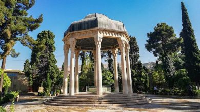نمایی از آرامگاه حافظ